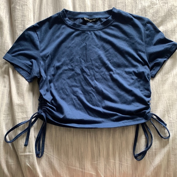 SHEIN Crop Top with Adjustable Ruching - Picture 1 of 4